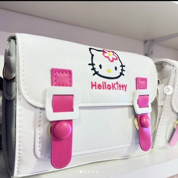 Hello Kitty Shoulder Bag - Kawaii Design in White and Pink with Adjustable Strap - Picture 2 of 13